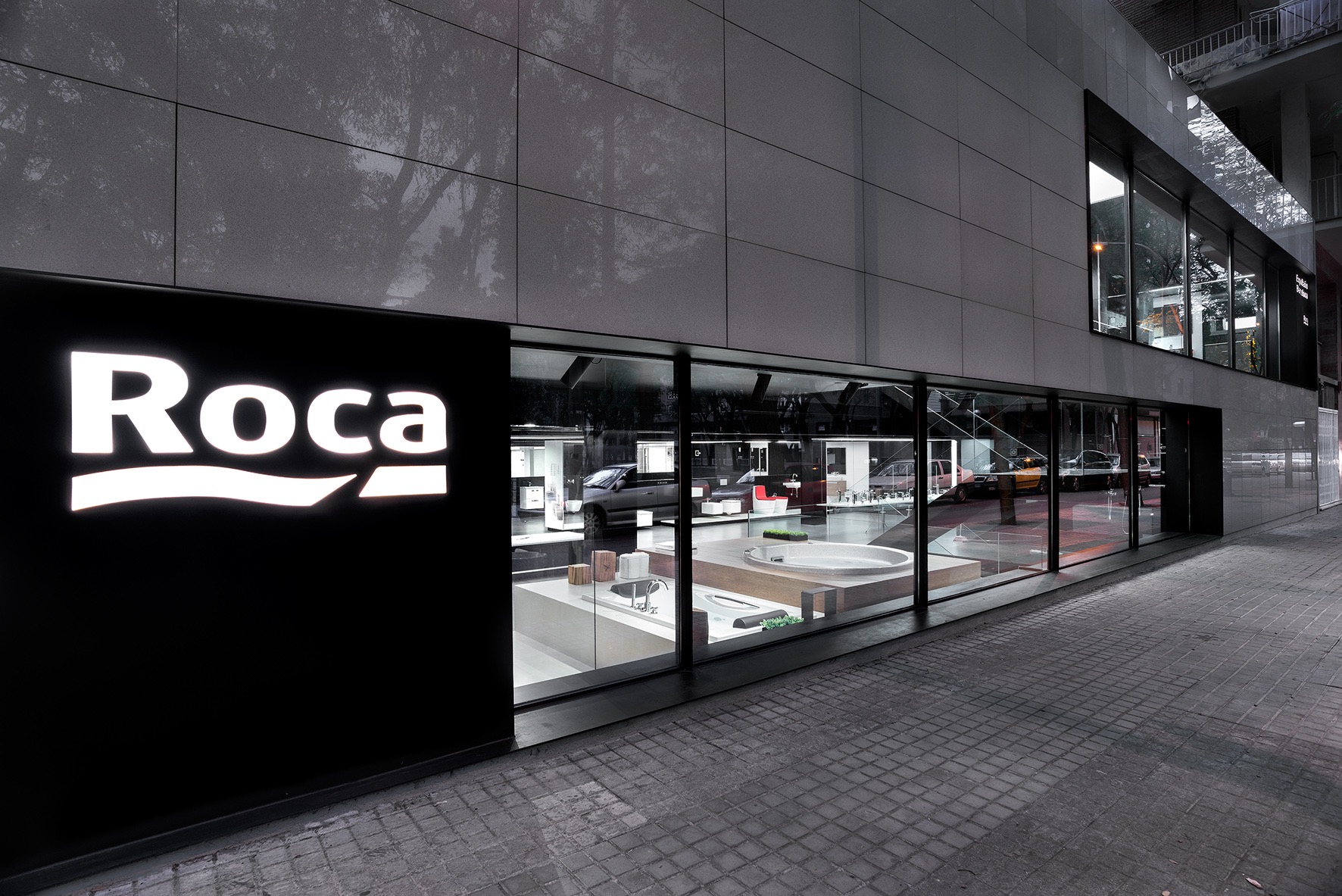 <p>Expo Bath е изложбената зала на Roca в Барселона: най-доброто изложение на Roca продукти в категориите санитарен порцелан и облицовки.</p>2