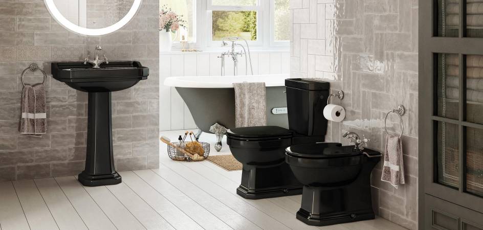 Три стила за дизайн на бани с порцеланови изделия в черен цвят | ROCA
